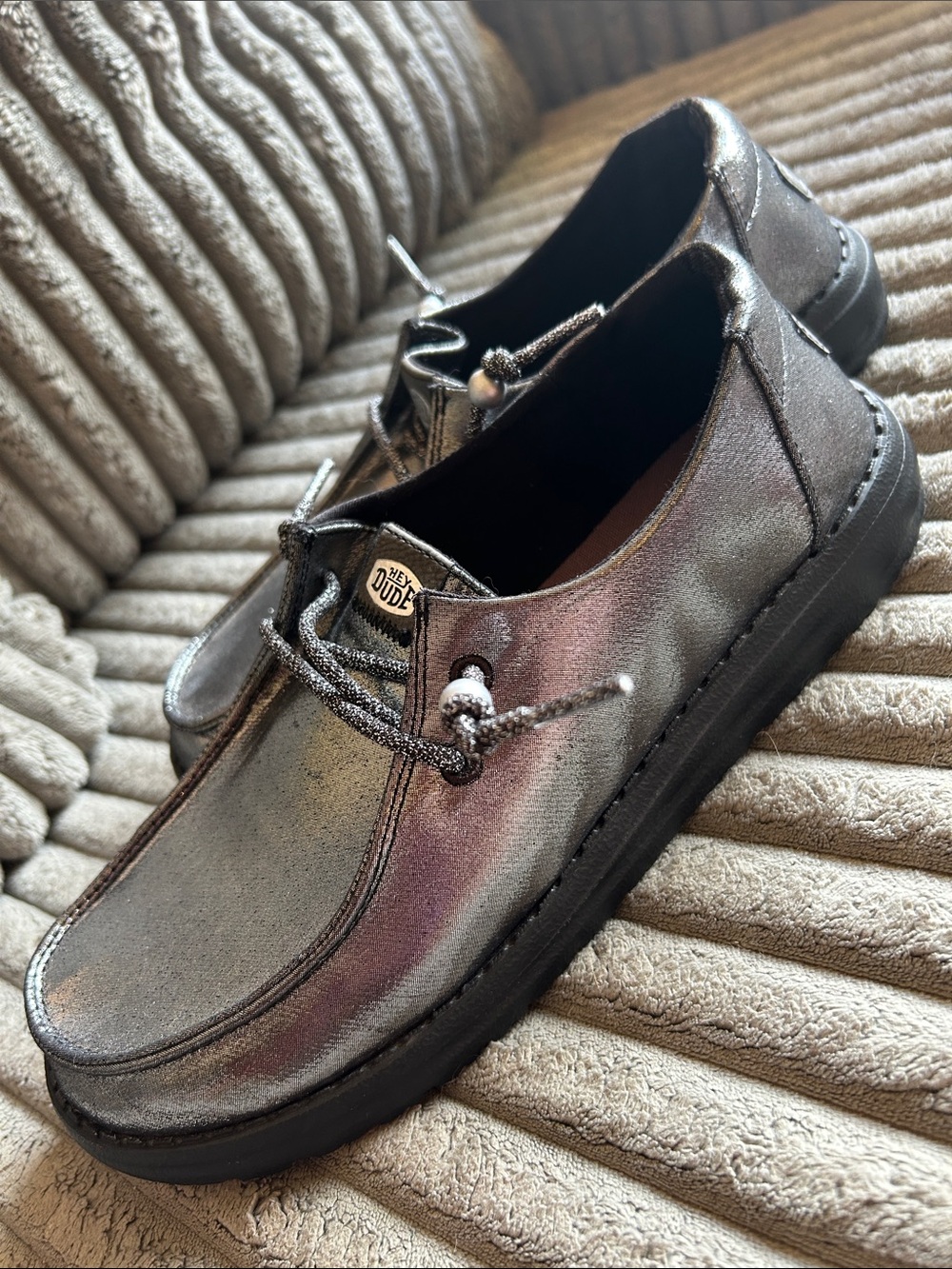 Hey Dude Wendy Metallic Shine Loafer Shoes Women’s Size 9 Slip-On Casual Shoes